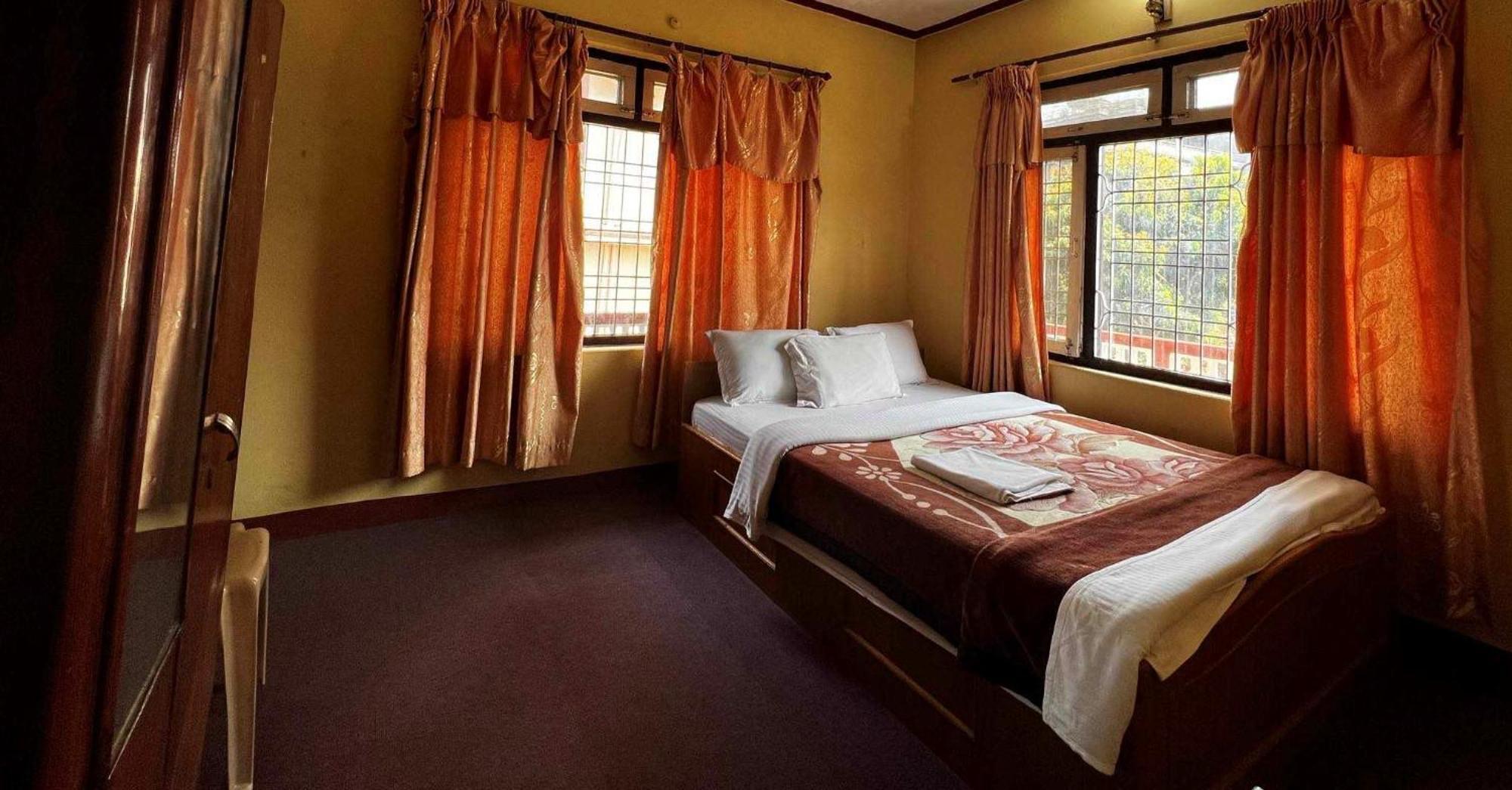Geo Guest House Pokhara Bagian luar foto